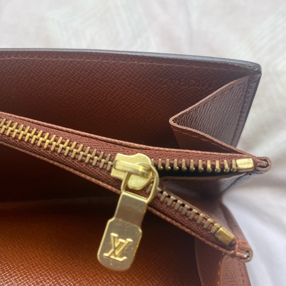 Authentic Louis Vuitton Sarah Bifold Monogram wallet - Picture 8 of 16